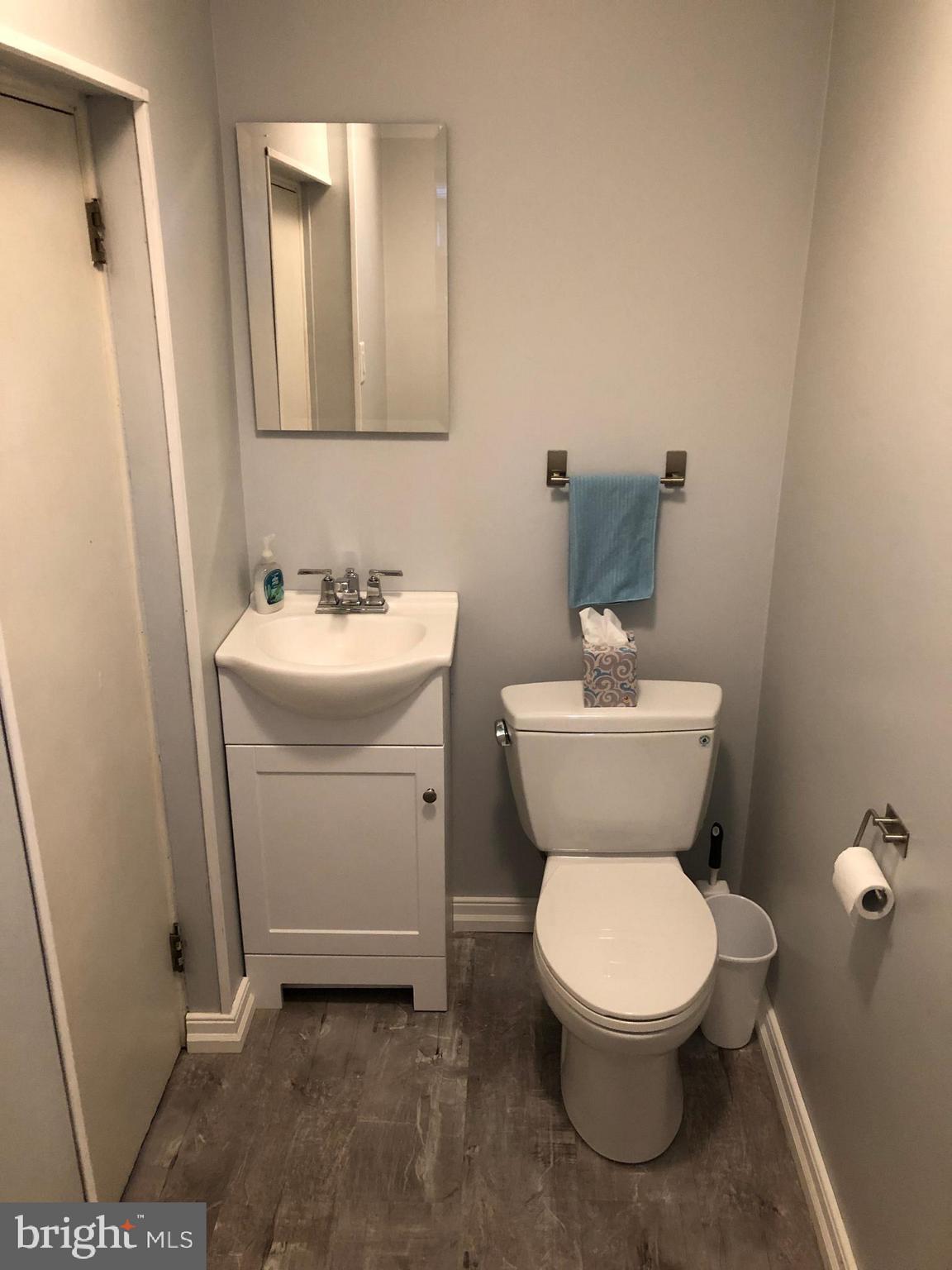 305 North Waverly Street Reading, PA 19607 - Photo 16 of 18 Half bath