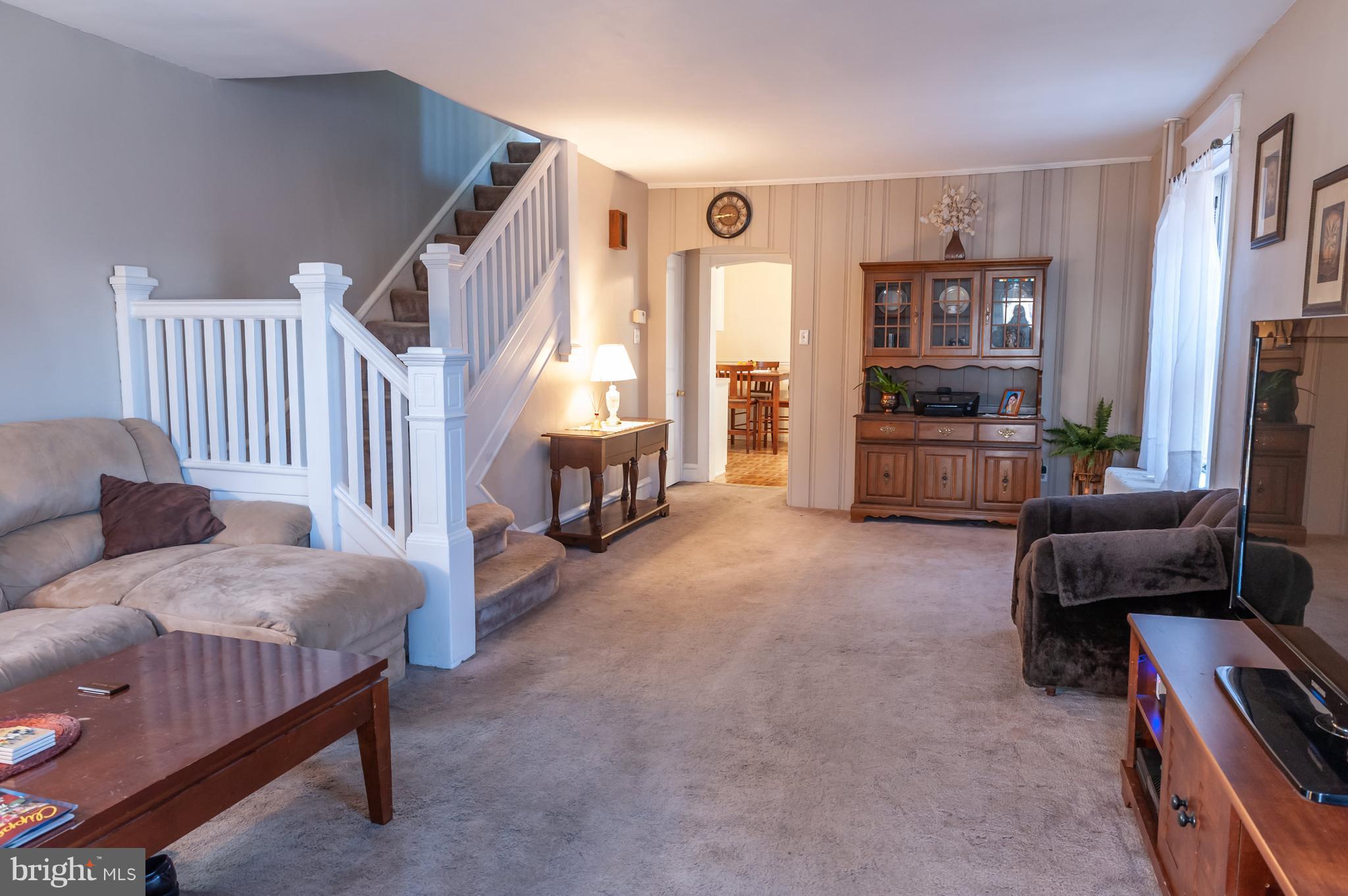 305 North Waverly Street Reading, PA 19607 - Photo 3 of 18 Living Room