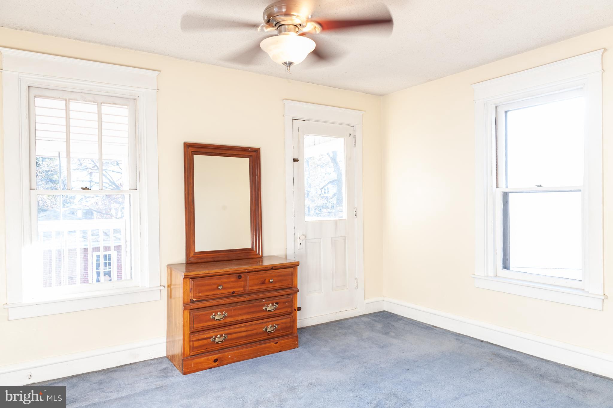 305 North Waverly Street Reading, PA 19607 - Photo 8 of 18 Back bedroom