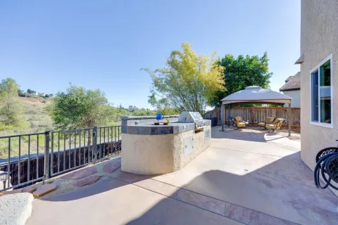 $1,025,000 | 5056 Corte Alacante, Oceanside, CA 92057