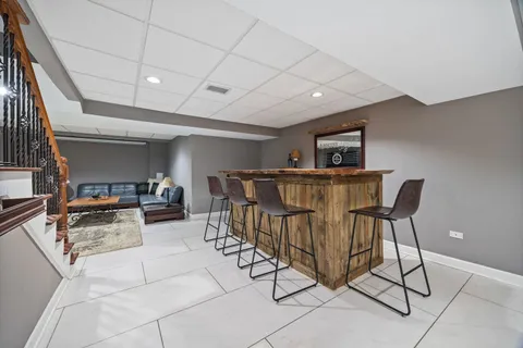 $375,000 | 6702 Pondview Drive, Tinley Park, IL 60477