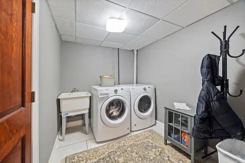 $375,000 | 6702 Pondview Drive, Tinley Park, IL 60477