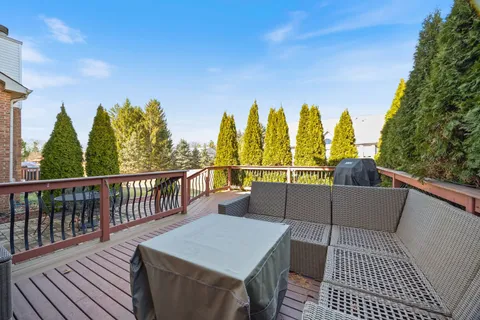 $375,000 | 6702 Pondview Drive, Tinley Park, IL 60477