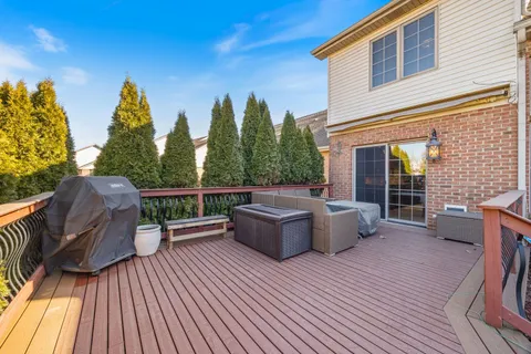 $375,000 | 6702 Pondview Drive, Tinley Park, IL 60477