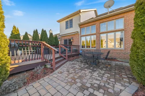 $375,000 | 6702 Pondview Drive, Tinley Park, IL 60477