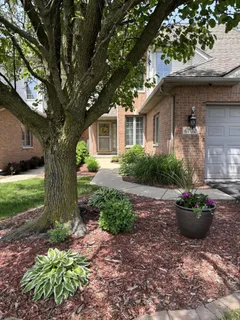 $375,000 | 6702 Pondview Drive, Tinley Park, IL 60477