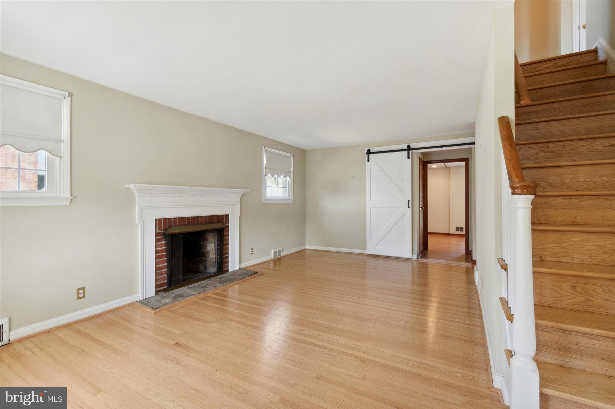 1500 Dorchester Road Havertown, PA 19083 - Photo 5 of 25 Living Room