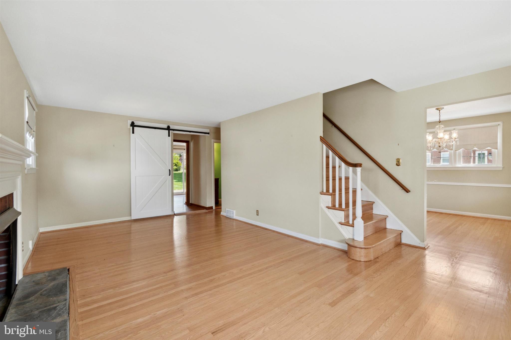 1500 Dorchester Road Havertown, PA 19083 - Photo 7 of 25 Living Room