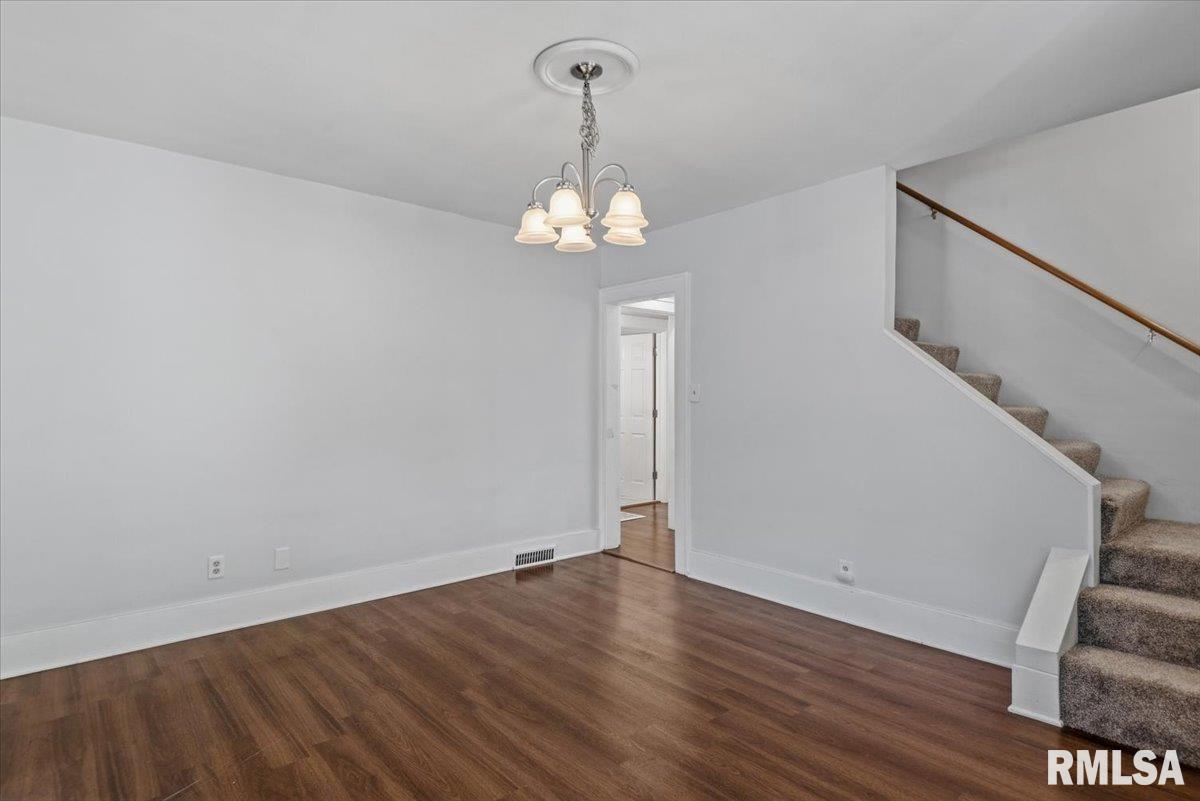 872 South MacArthur Boulevard Springfield, IL 62704 - Photo 10 of 37