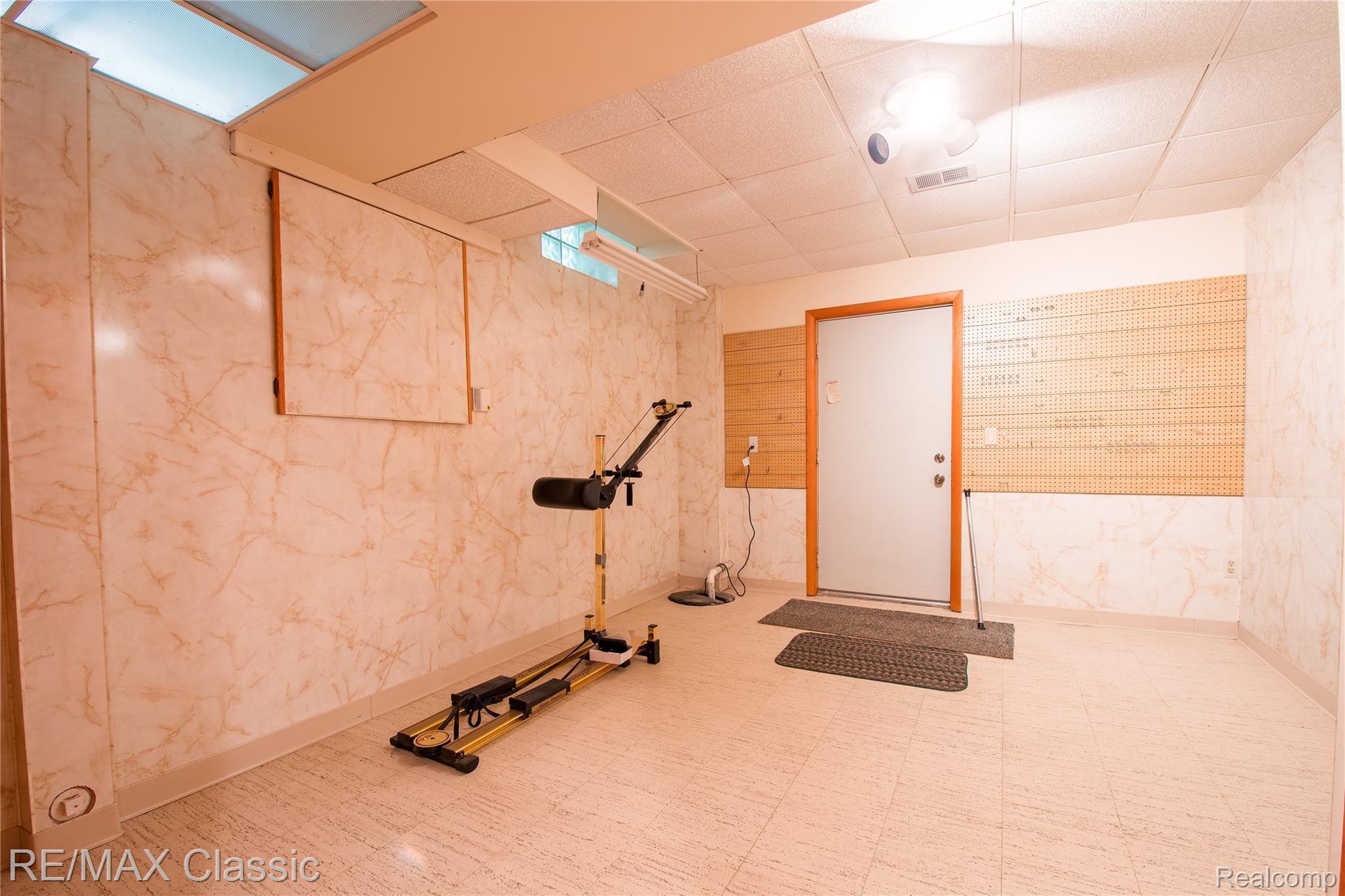 30989 Country Ridge Circle Farmington, MI 48331 - Photo 42 of 50 30898 Country Ridge HDR35.jpg