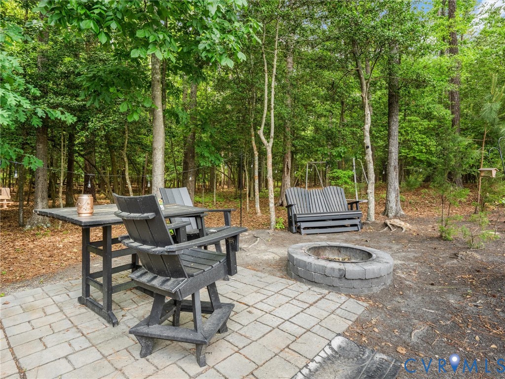10824 Avening Road Chesterfield, VA 23832 - Photo 44 of 47 a view of backyard with a table and chairs
