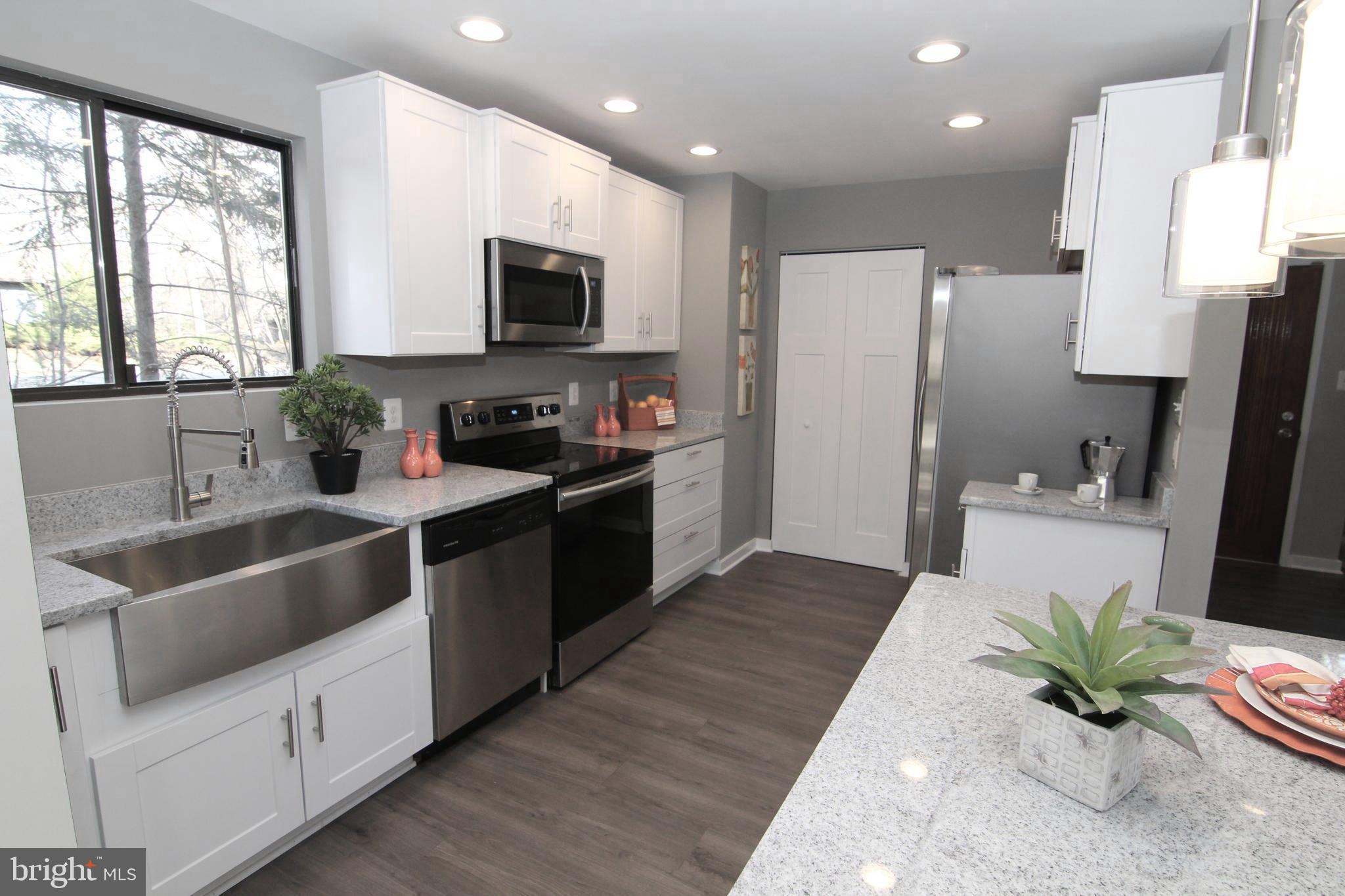 11600 Brandon Hill Way Reston, VA 20194 - Photo 3 of 60 Updated Kitchen with beautiful Granite Counters