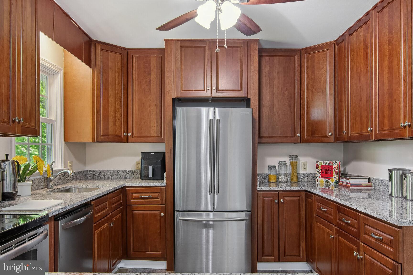 145 Choptank Road Stafford, VA 22556 - Photo 9 of 22 KITCHEN - S/S APPLIANCES