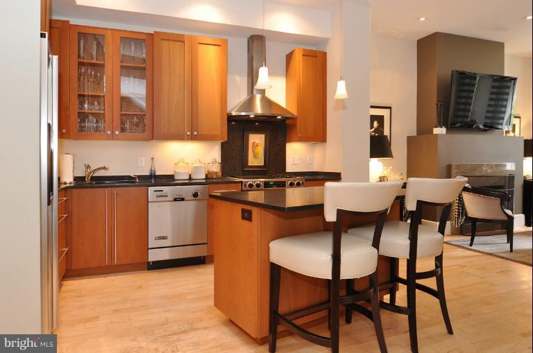 1433 R Street Northwest, Unit 2 Washington, DC 20009 - Photo 12 of 22 Kitchen