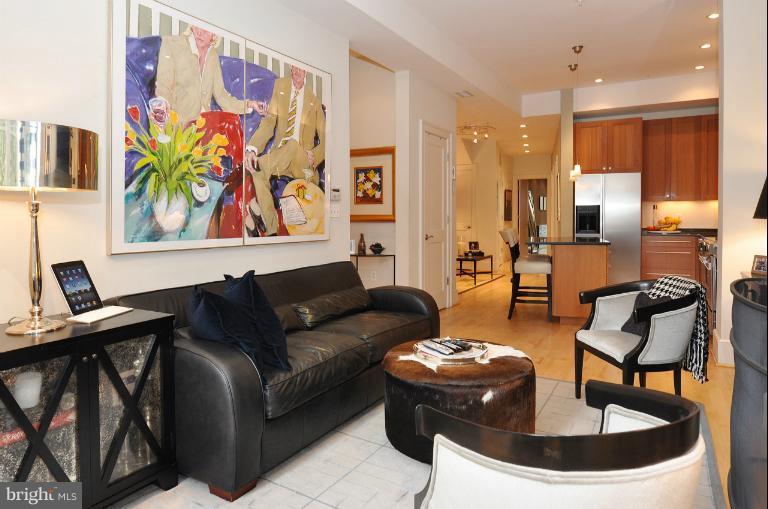 1433 R Street Northwest, Unit 2 Washington, DC 20009 - Photo 13 of 22 Living Room