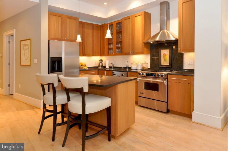 1433 R Street Northwest, Unit 2 Washington, DC 20009 - Photo 3 of 22 Kitchen