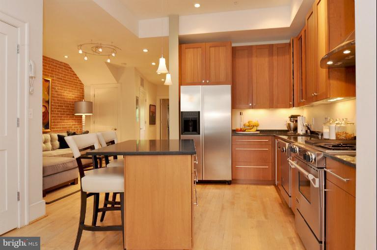 1433 R Street Northwest, Unit 2 Washington, DC 20009 - Photo 5 of 22 Kitchen