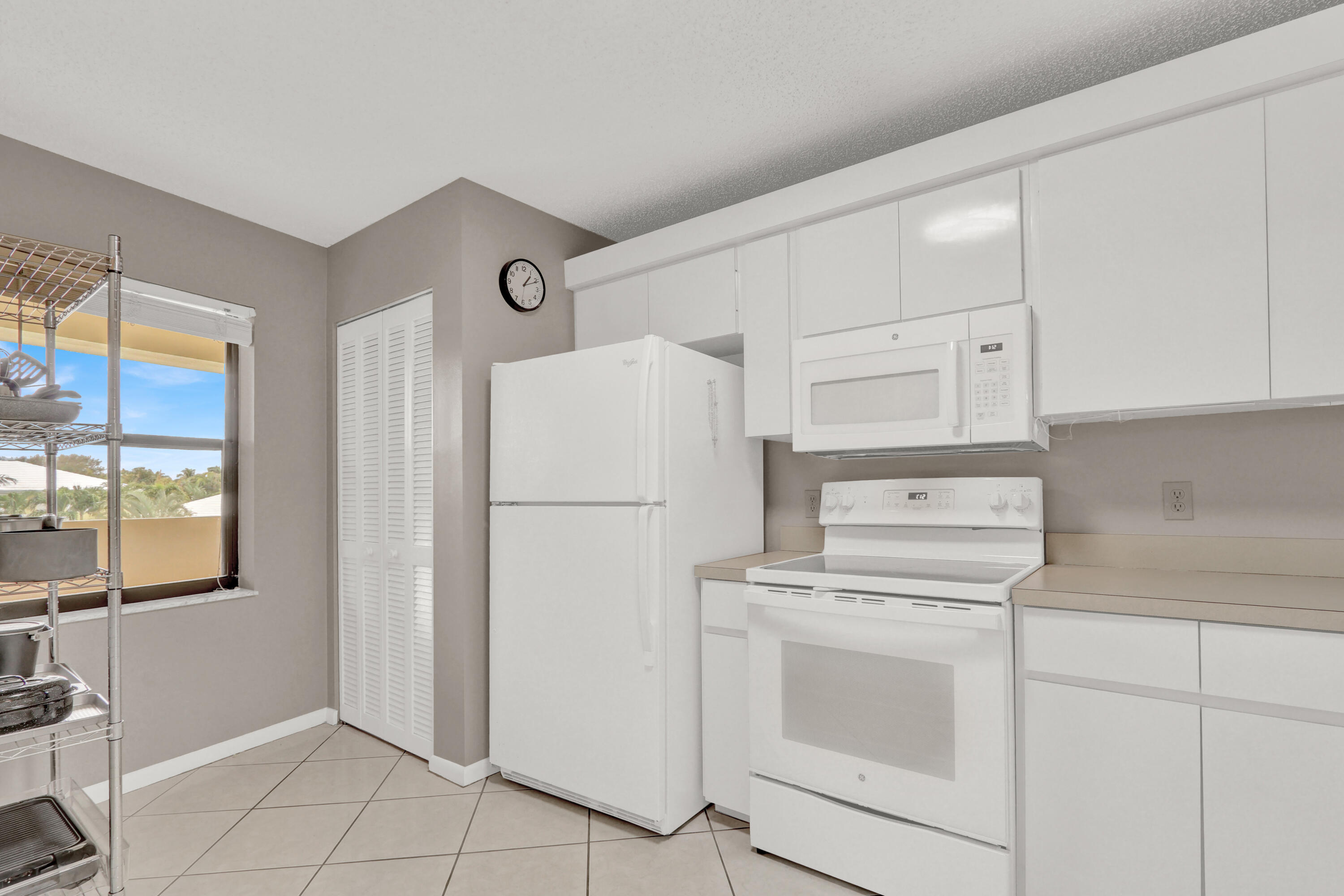 115 Bamboo Road, Unit 205 West Palm Beach, FL 33404 - Photo 24 of 37 14_Image_14