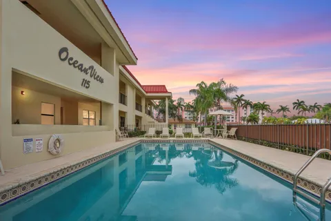 $425,000 | 115 Bamboo Road, Unit 205, West Palm Beach, FL 33404