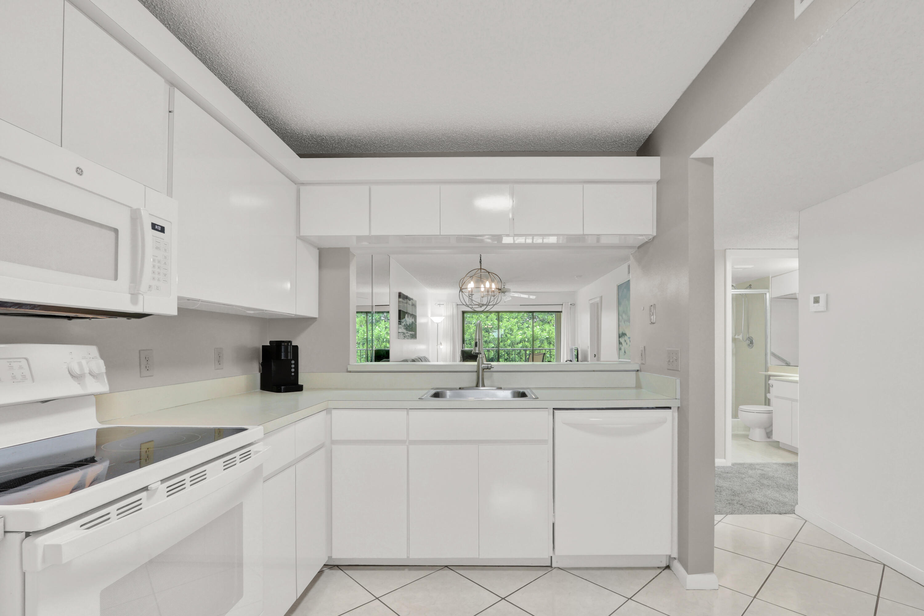 115 Bamboo Road, Unit 205 West Palm Beach, FL 33404 - Photo 5 of 37 12_Image_12