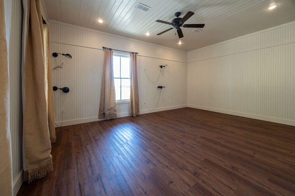 19706 C R 3100 Slaton, TX 79364 - Photo 129 of 195 AshleyAdamsMedia-576