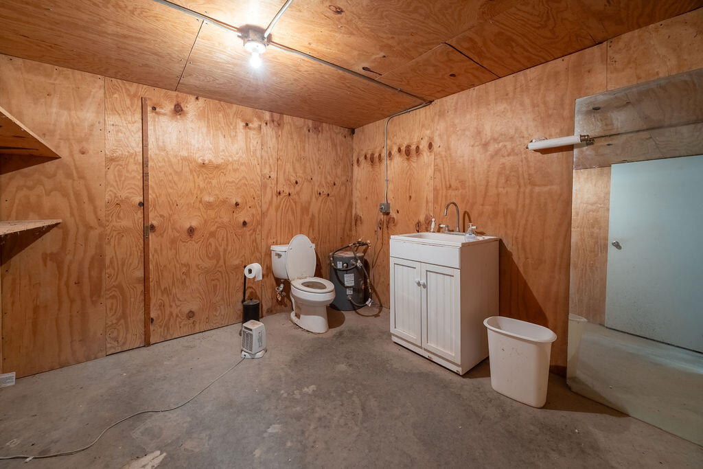 19706 C R 3100 Slaton, TX 79364 - Photo 154 of 195 AshleyAdamsMedia-622