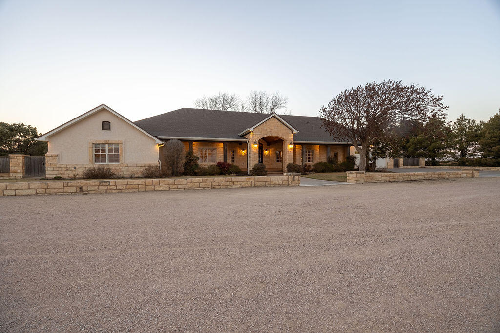 19706 C R 3100 Slaton, TX 79364 - Photo 16 of 195 AshleyAdamsMedia-686