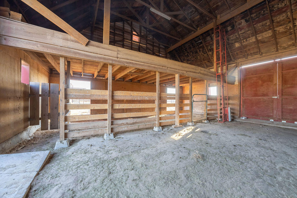 19706 C R 3100 Slaton, TX 79364 - Photo 162 of 195 AshleyAdamsMedia-635