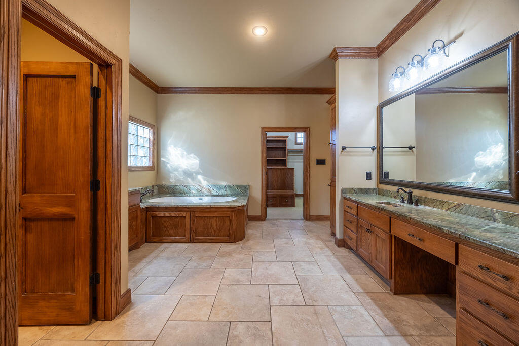 19706 C R 3100 Slaton, TX 79364 - Photo 74 of 195 AshleyAdamsMedia-534