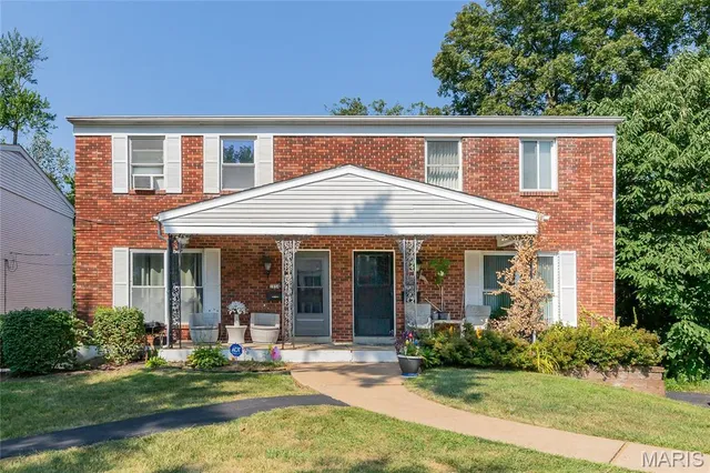 $179,900 | 1054 Willow Brook Drive, St. Louis, MO 63146