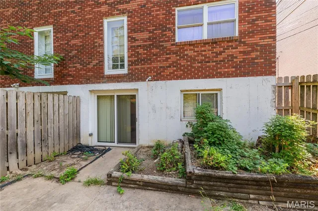 $179,900 | 1054 Willow Brook Drive, St. Louis, MO 63146