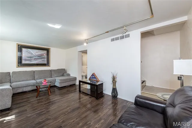 $179,900 | 1054 Willow Brook Drive, St. Louis, MO 63146