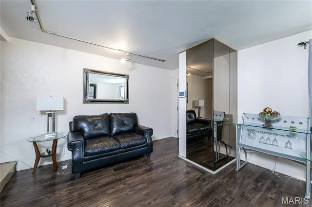 $179,900 | 1054 Willow Brook Drive, St. Louis, MO 63146