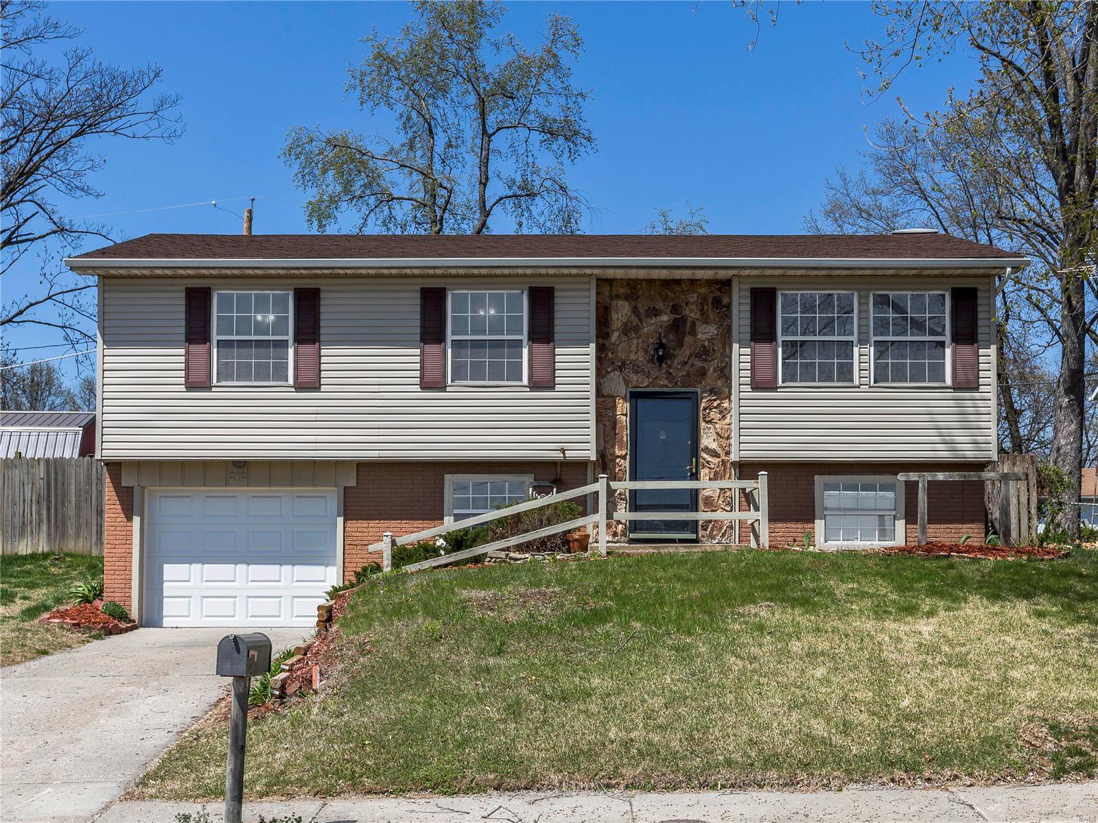 212 Big Arch Road Godfrey, IL 62035 - Photo 1 of 41 Gallery Image 1
