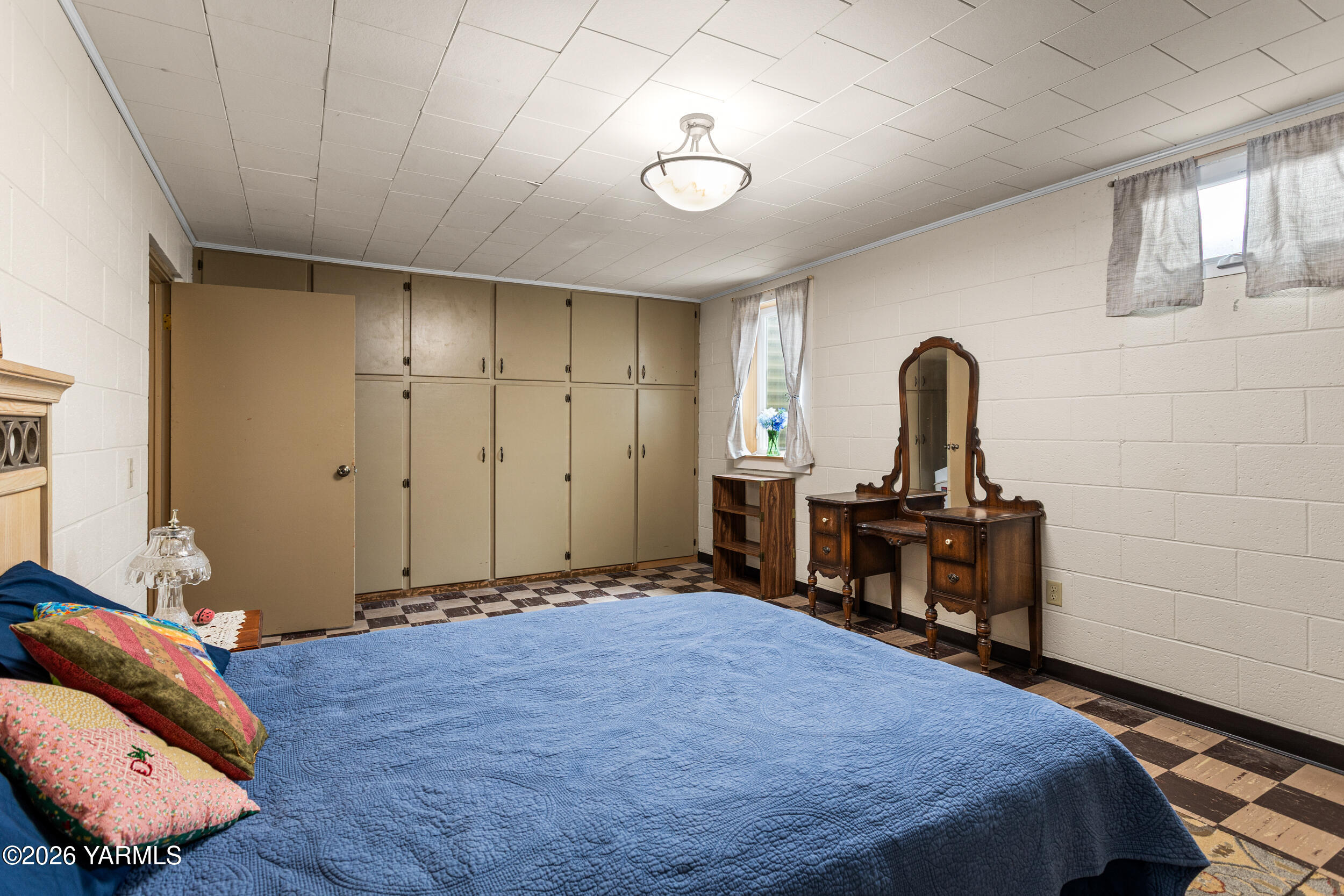 2660 Brownstown Road Harrah, WA 98933 - Photo 42 of 88 Great size bedroom