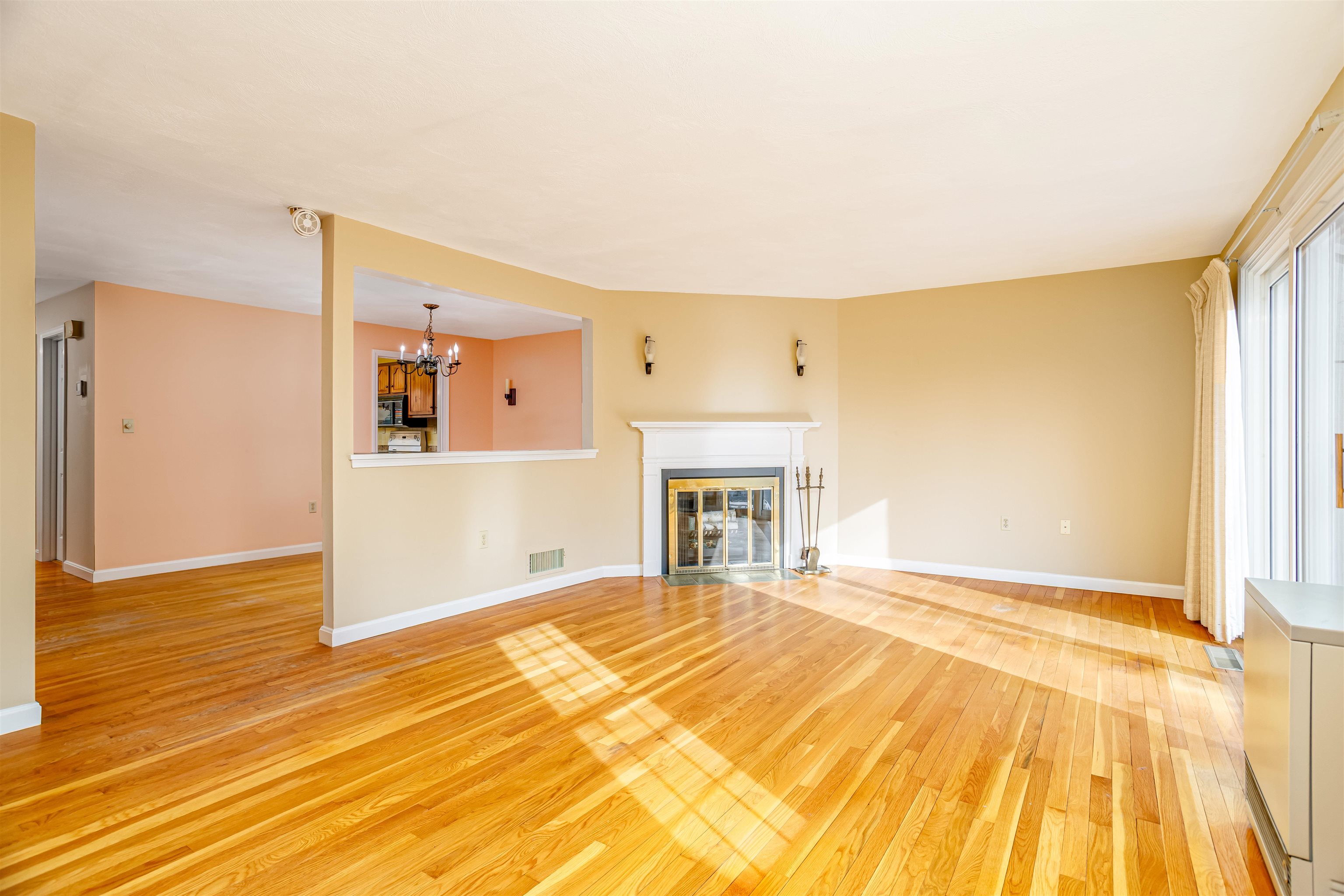 9 Governor Square, Unit 9 Peterborough, NH 03458 - Photo 3 of 31
