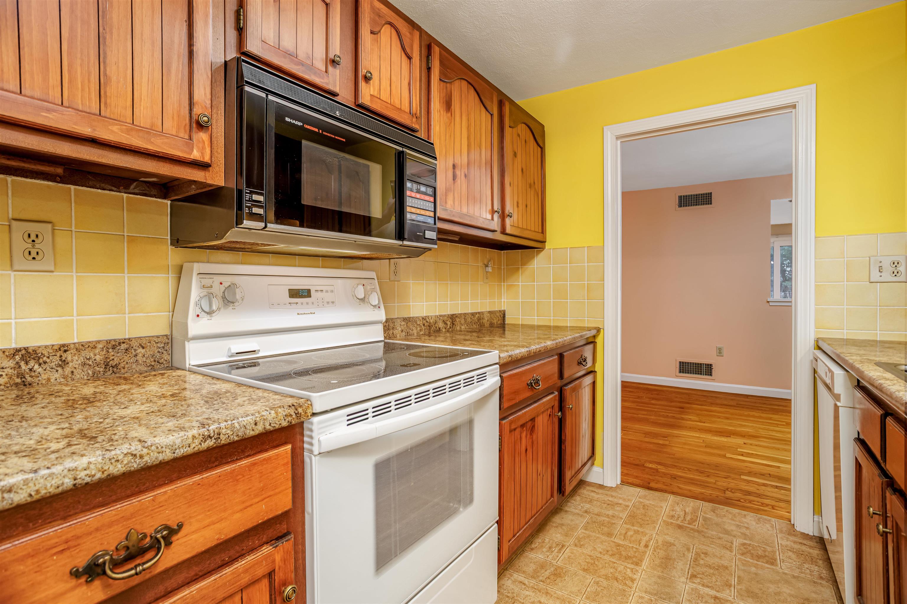 9 Governor Square, Unit 9 Peterborough, NH 03458 - Photo 7 of 31
