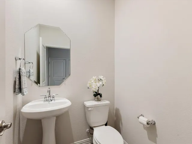 $495,000 | 223 Briarwood Lane, Lake Dallas, TX 75065