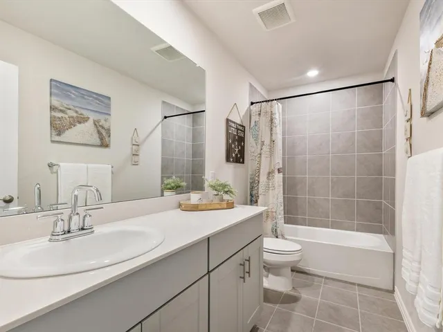 $495,000 | 223 Briarwood Lane, Lake Dallas, TX 75065