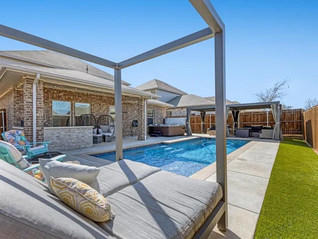 $495,000 | 223 Briarwood Lane, Lake Dallas, TX 75065