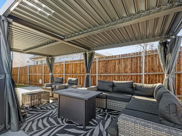 $495,000 | 223 Briarwood Lane, Lake Dallas, TX 75065