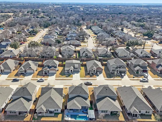 $495,000 | 223 Briarwood Lane, Lake Dallas, TX 75065