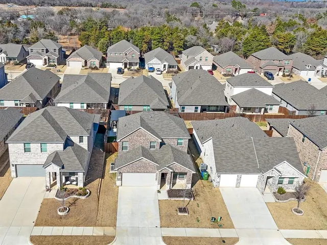 $495,000 | 223 Briarwood Lane, Lake Dallas, TX 75065