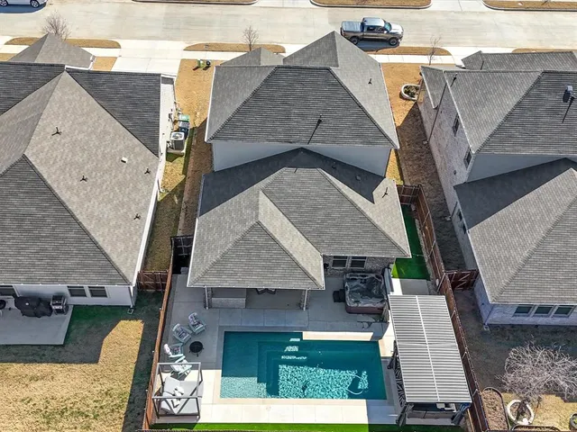 $495,000 | 223 Briarwood Lane, Lake Dallas, TX 75065