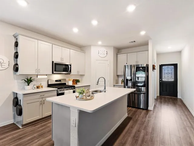 $495,000 | 223 Briarwood Lane, Lake Dallas, TX 75065