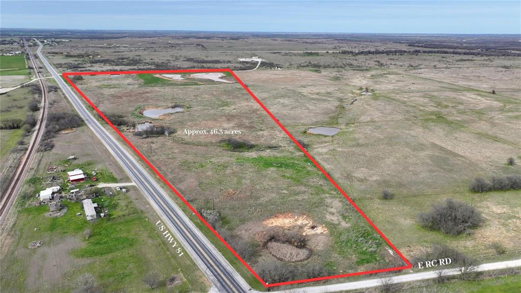 81 East Rc Road Bowie, TX 76230 - Photo 9 of 11