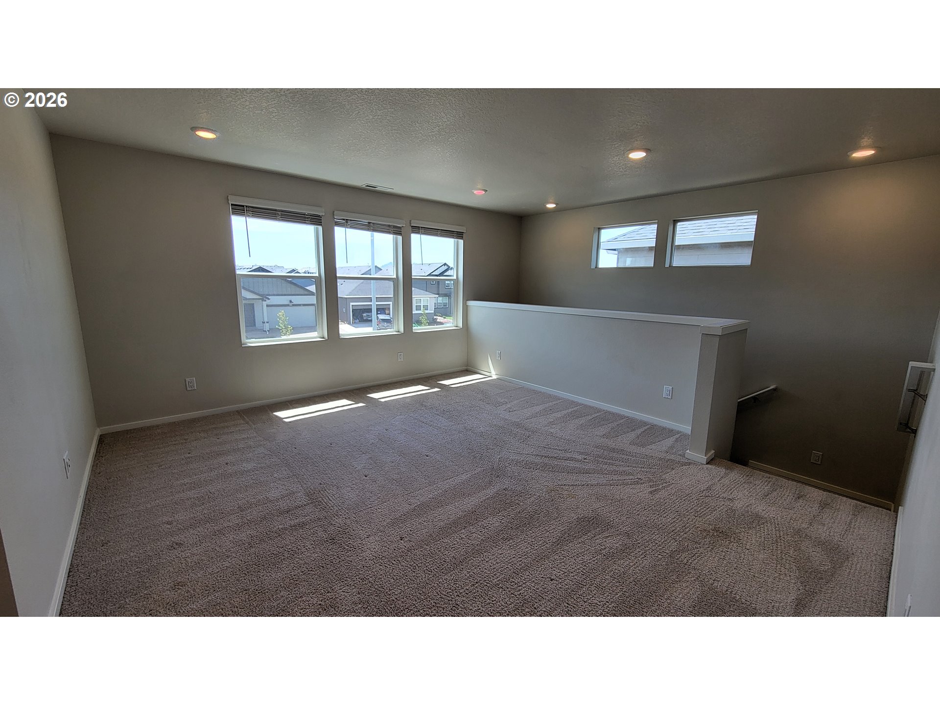 2960 V Street Springfield, OR 97477 - Photo 20 of 27 a open hall with a window