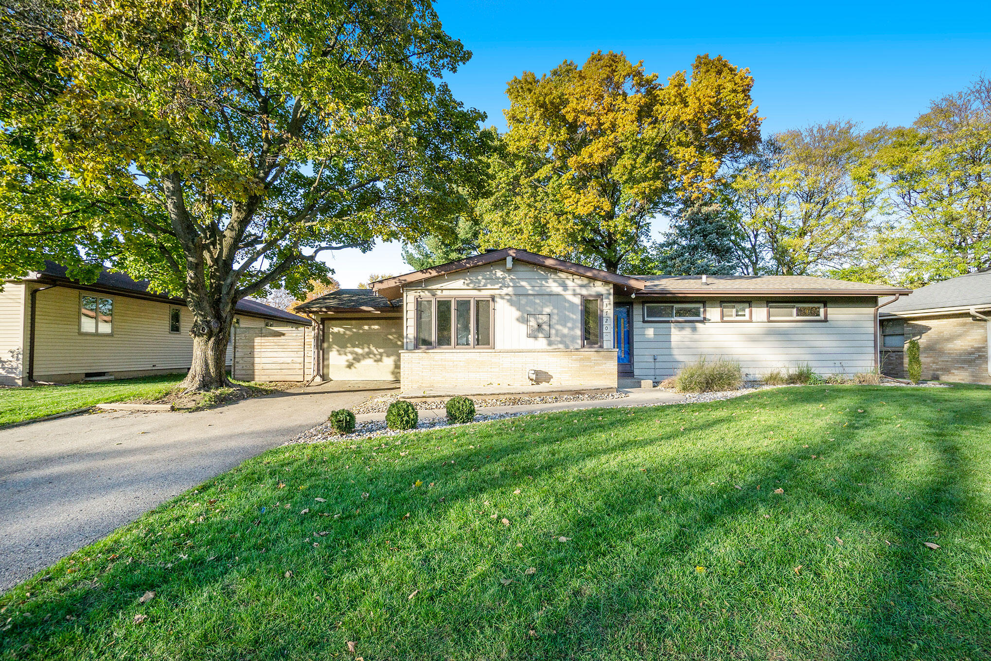 3720 Grace Road Kalamazoo, MI 49006 - Photo 2 of 26 DSC07807