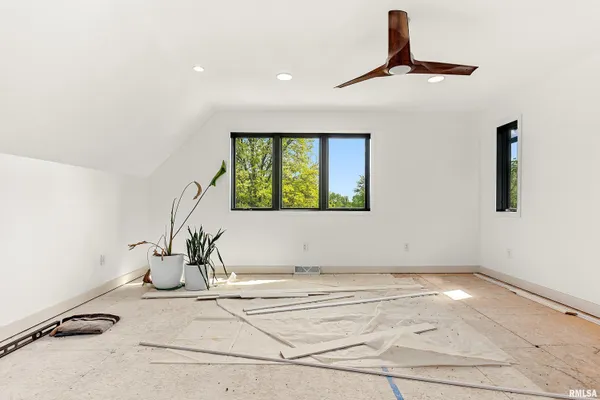 $330,000 | 3207 East Hidden Valley Lane, Chillicothe, IL 61523
