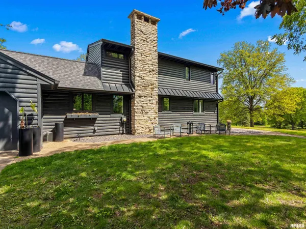 $330,000 | 3207 East Hidden Valley Lane, Chillicothe, IL 61523